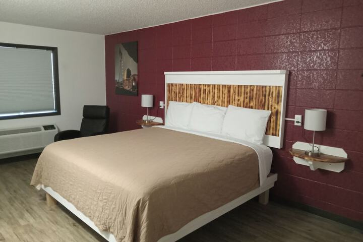 Room 6 of 12