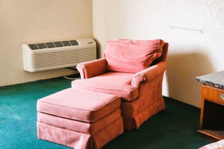 Room 100 of 144