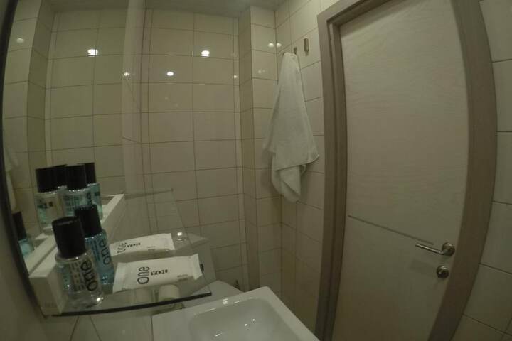 Room 5 of 11