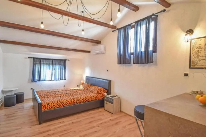 Room 4 of 23
