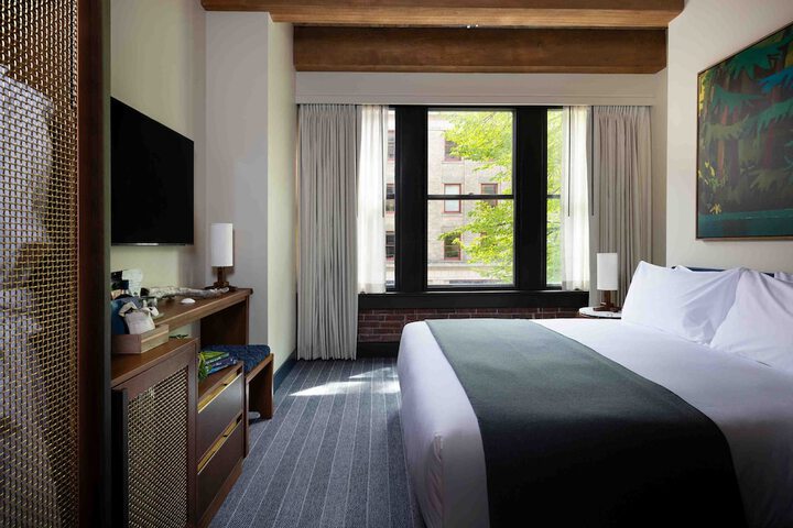 Room 13 of 70