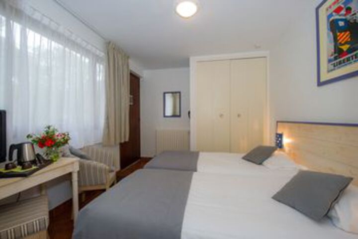 Room 9 of 25