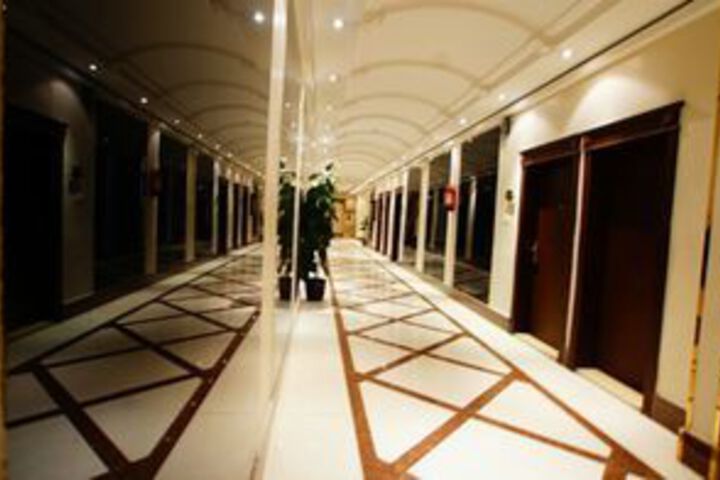 Ballroom/Hall 15 of 20
