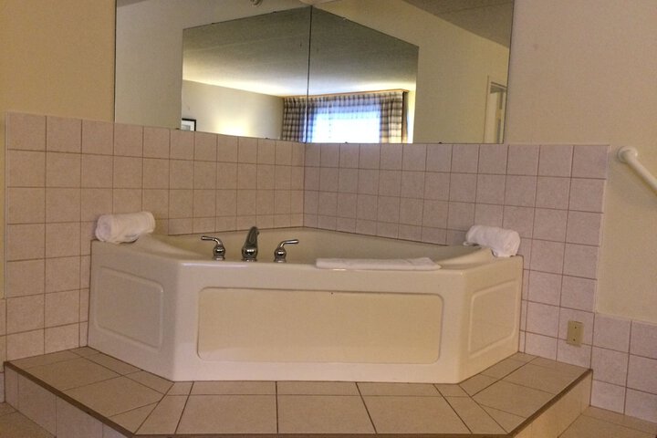 Jetted tub