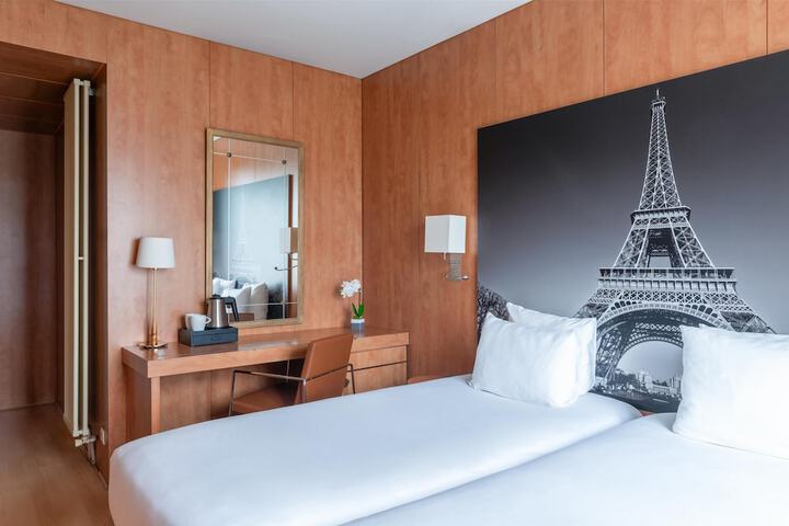 Room 5 of 44