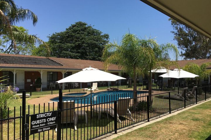 Pool Hotel
