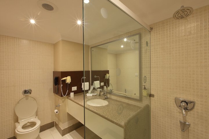 Room 15 of 60