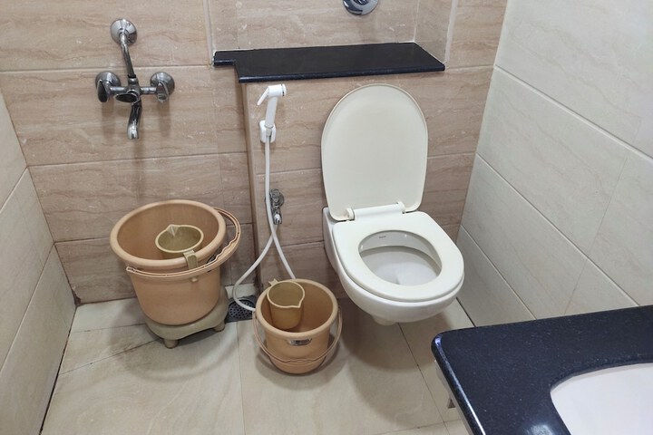 Room 6 of 11