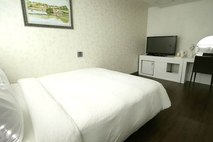Room 26 of 81