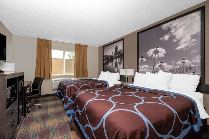 1 Queen Bed (6 of 11)