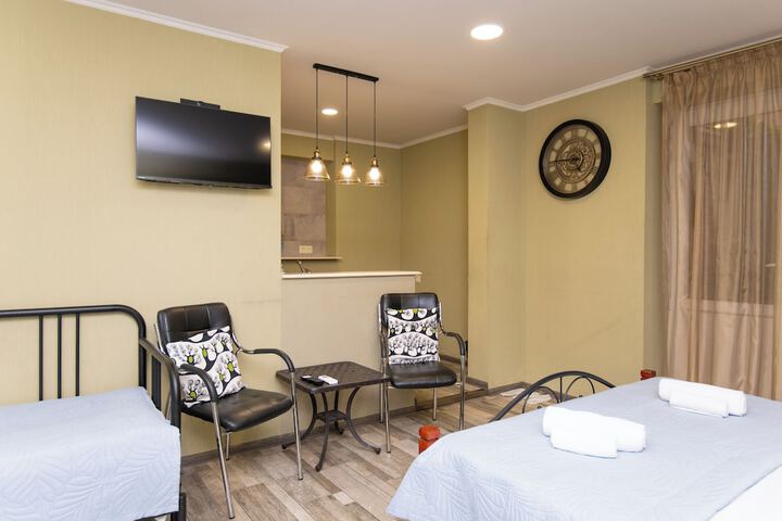 Room 4 of 18