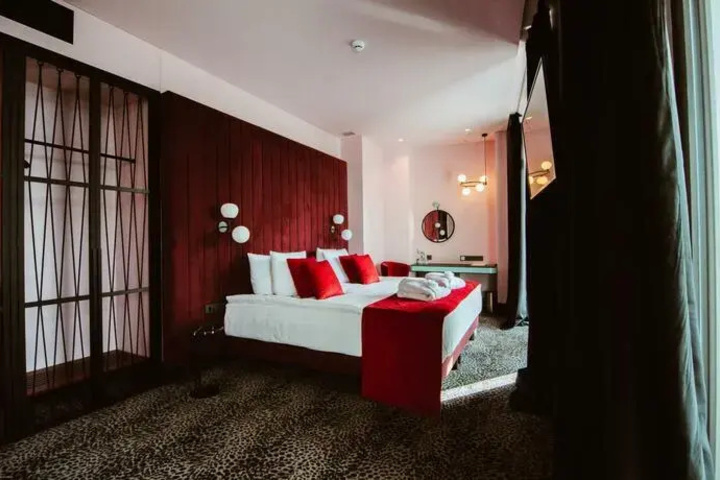 Room 7 of 38