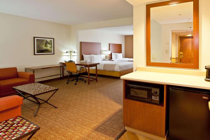 Double Accessible King Size Bed (1 of 11)