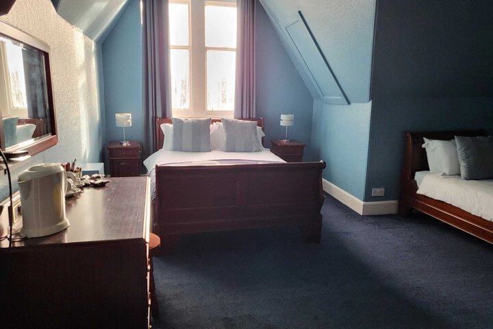 Room 7 of 13
