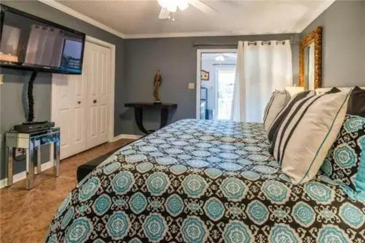 Room 2 of 11