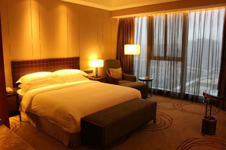 Room 5 of 77