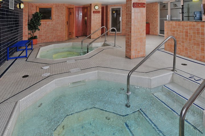 Pool 64 of 87
