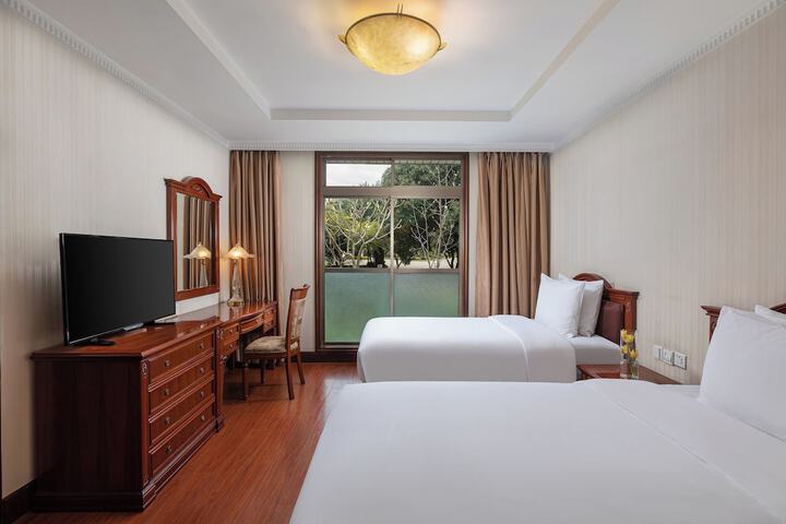 Room 25 of 170