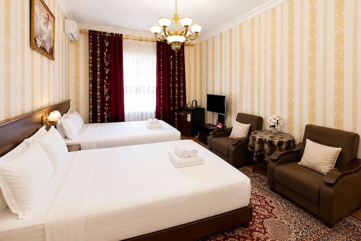 Room 33 of 48