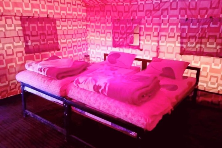 Room 4 of 8