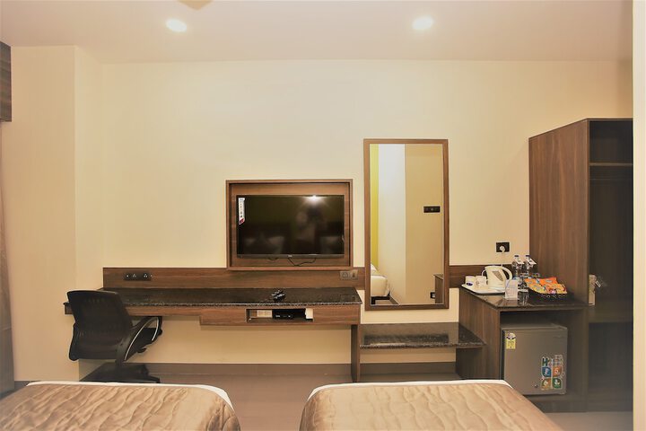 Room 11 of 25