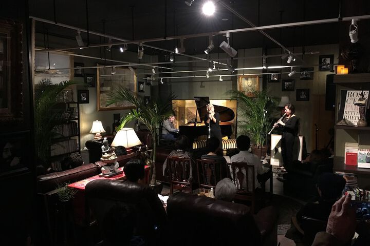 Lounge 90 of 127