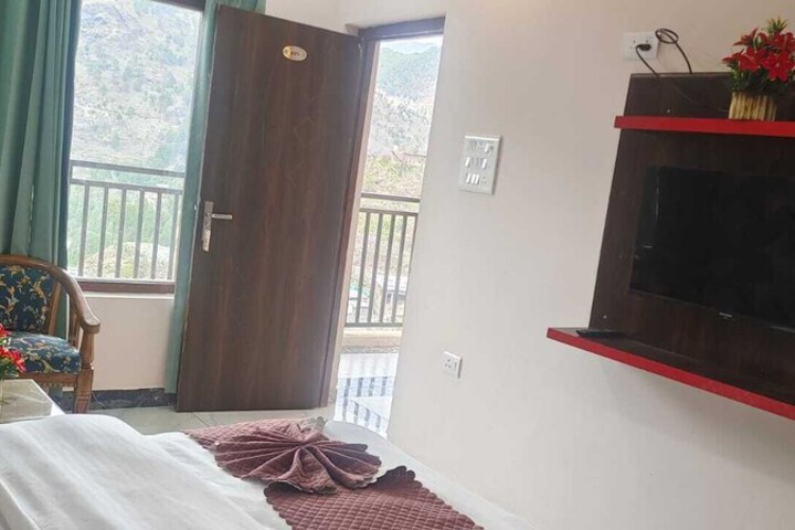 Room 10 of 33