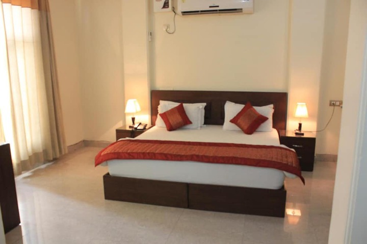 Room 15 of 33
