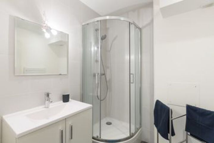 Room 2 of 8