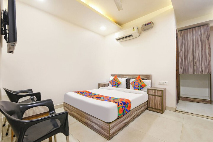 Room 11 of 29