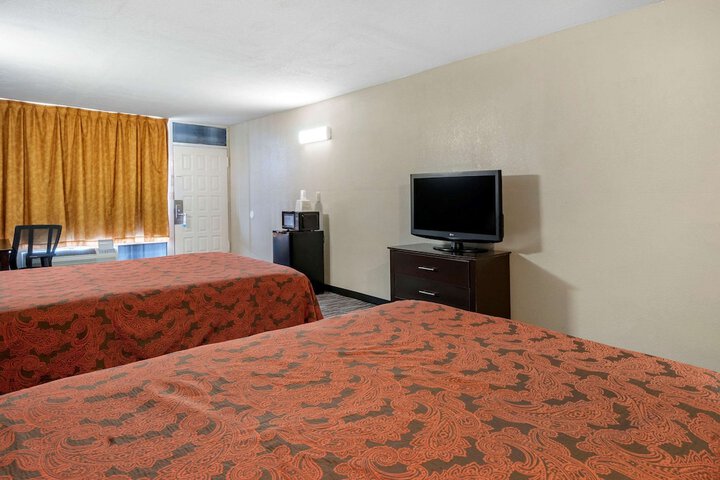 2 Double Beds (7 of 8)