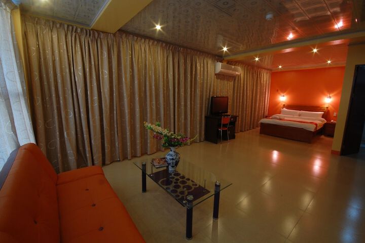 Room 6 of 70