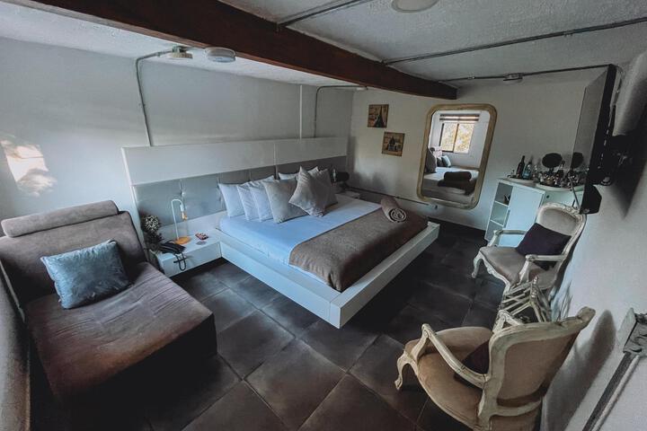 Room 6 of 36