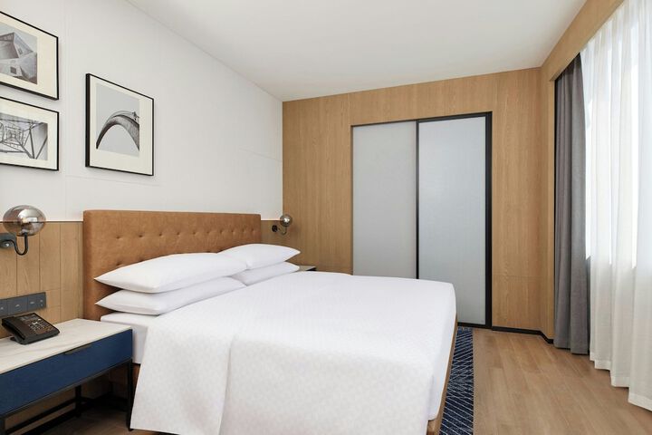 Room 4 of 24