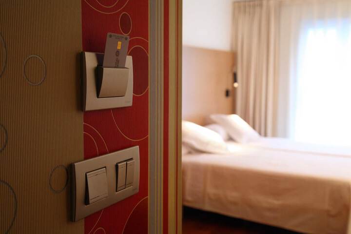 Room 12 of 40