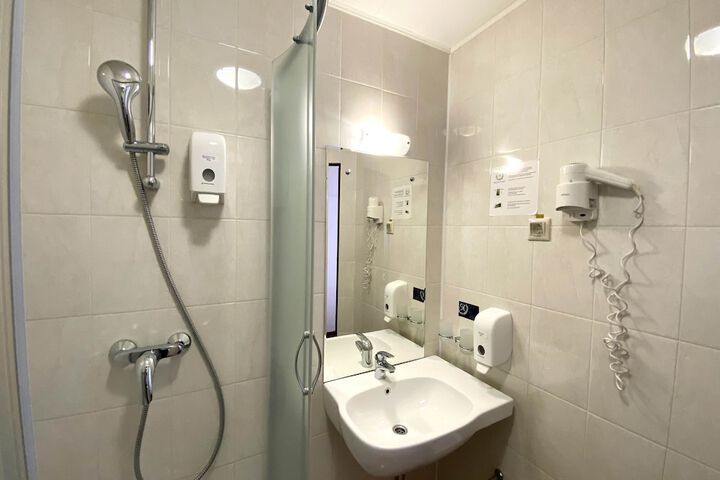 Room 10 of 27