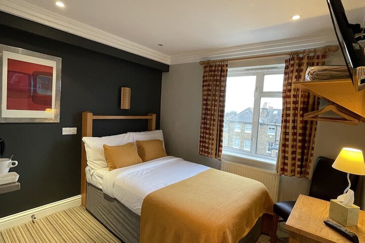 Room 4 of 39