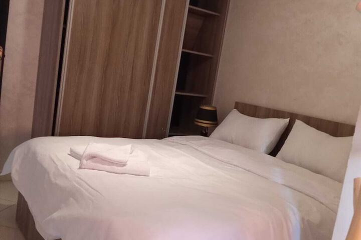 Room 6 of 18