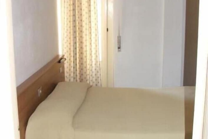 Room 2 of 34
