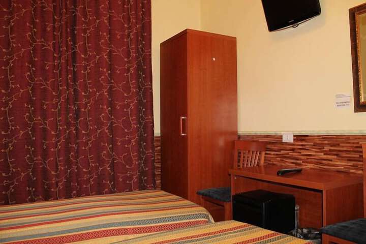 Room 10 of 21
