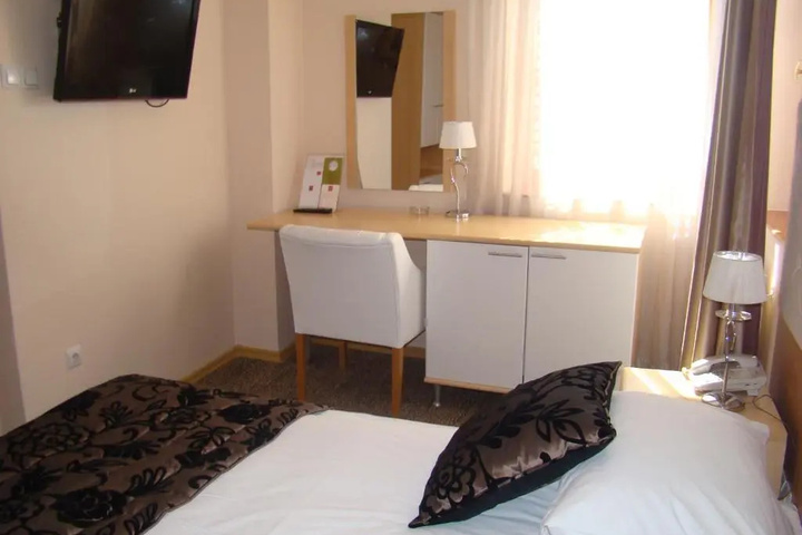 Room 4 of 14