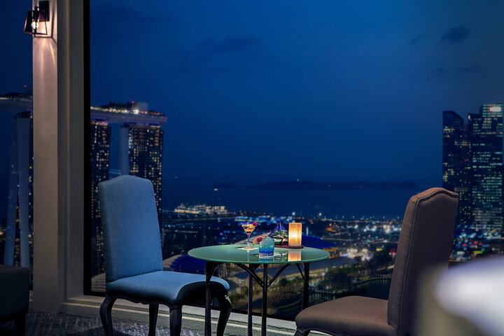 Lounge 94 of 111