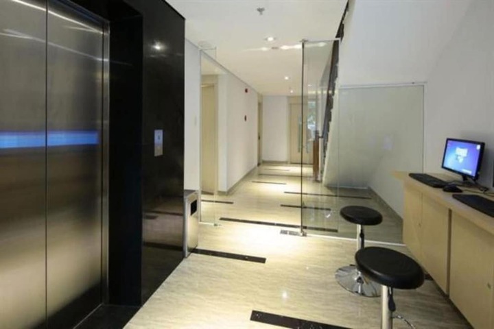 Business Center 34 of 36