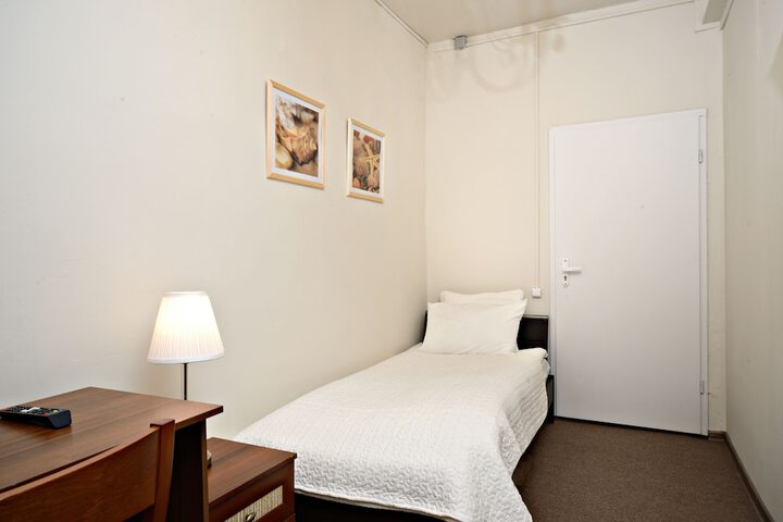 Room 4 of 48