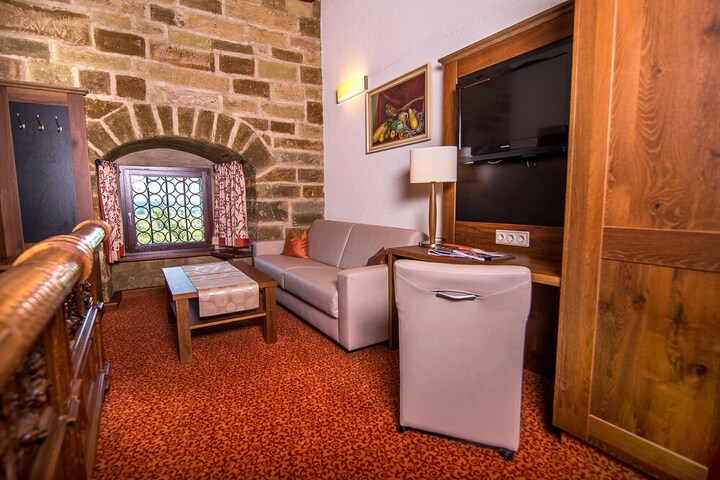 Room 46 of 146
