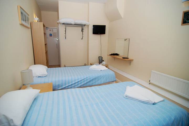 Room 9 of 39