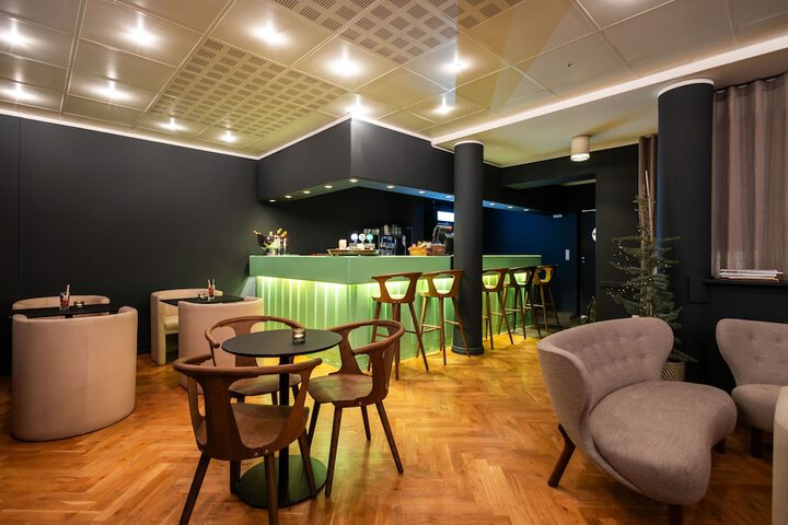 Entrance & Lobby