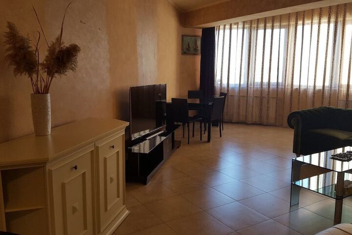 Room 9 of 13
