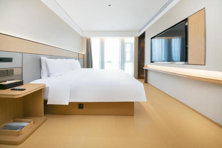 Room 13 of 18