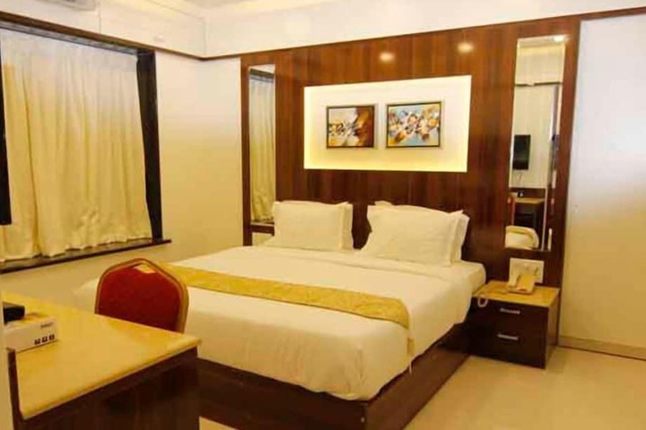 Room 9 of 36